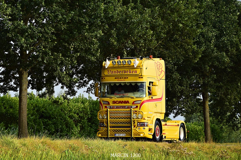_DSC1296-crop-VANDERBEKEN-SCANIA R STREAMLINE.JPG