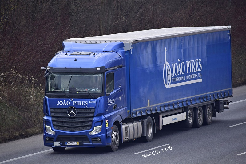_DSC1470 JOAO PIRES-crop-Mercedes-Benz Actros MP5.JPG