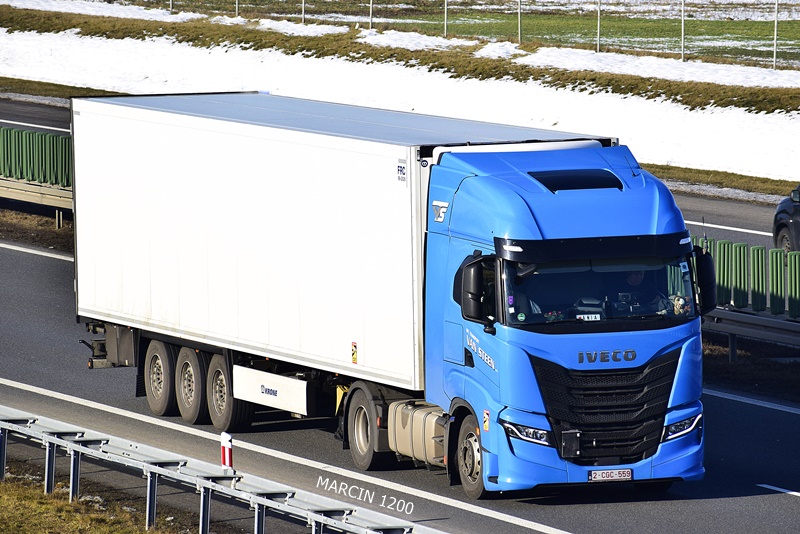 _DSC0953 VAN STEEN-crop-Iveco S-Way.JPG