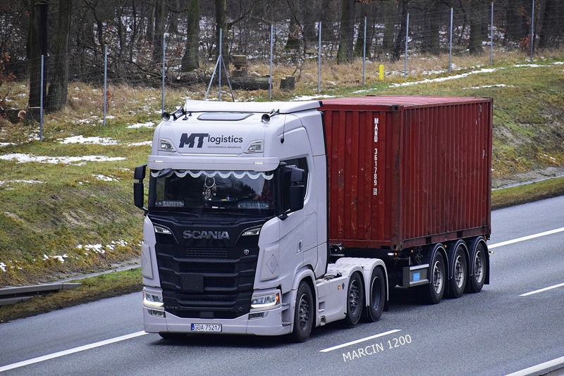 _DSC0929 MT LOGISTICS-crop-SCANIA S530 V8.JPG