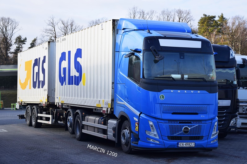 _DSC1726 NATANEK-crop-VOLVO FH AERO.JPG