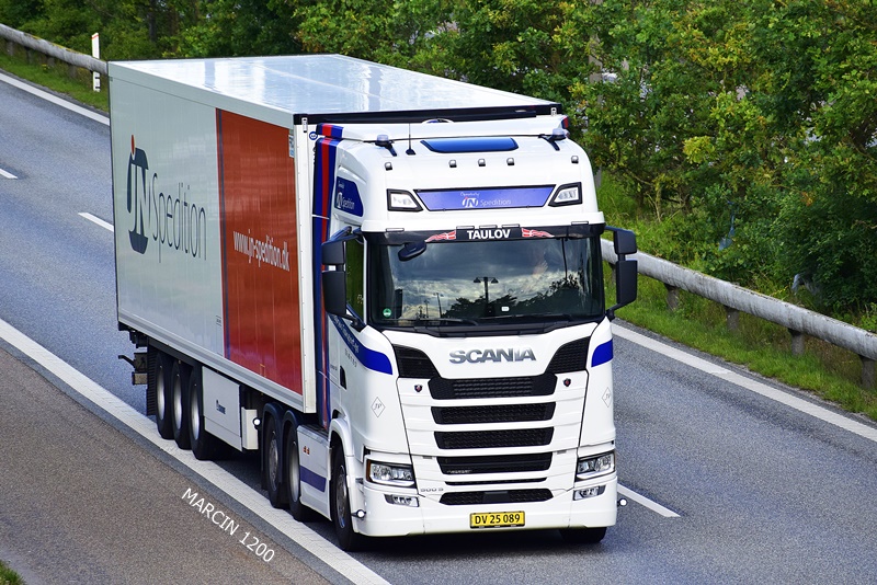 _DSC4353 JM SPEDITION-crop-SCANIA S500.JPG