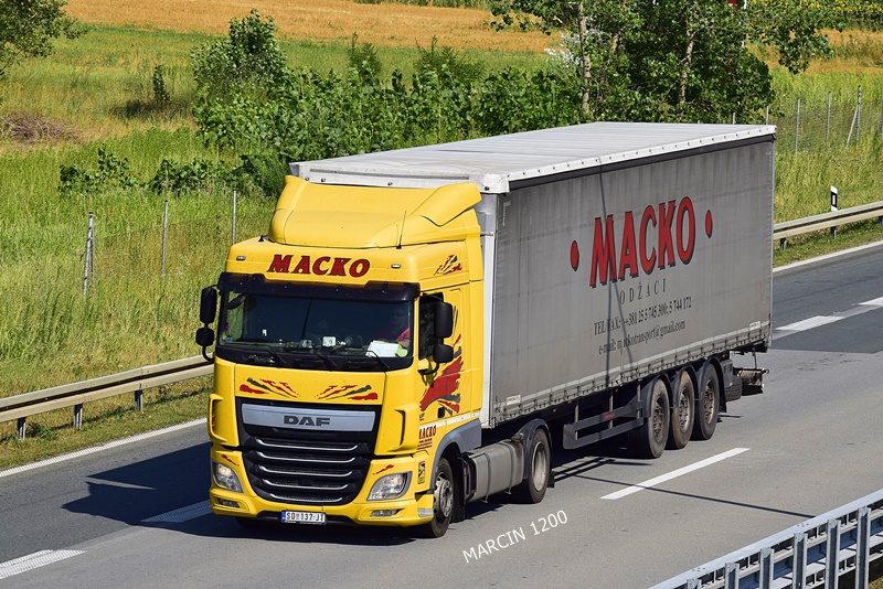 _DSC5478-crop-Macko-DAF XF 106.JPG