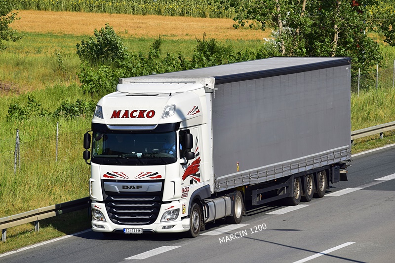 _DSC5547-crop-Macko-DAF XF 106 II.JPG