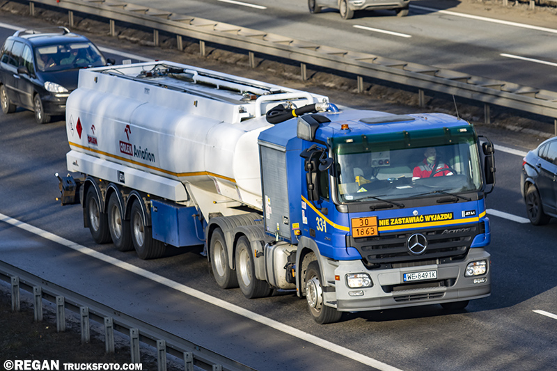 Mercedes-Benz Actros MP2 - Orlen Aviation.jpg