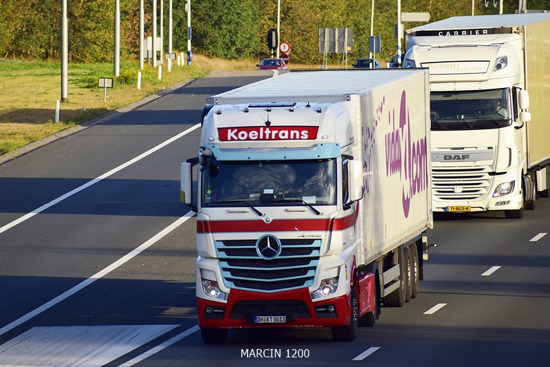 _DSC8063 KOELTRANS-crop-Mercedes-Benz Actros MP4.JPG