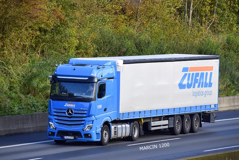 _DSC7605 ZUFALL-crop-Mercedes-Benz Actros MP5.JPG