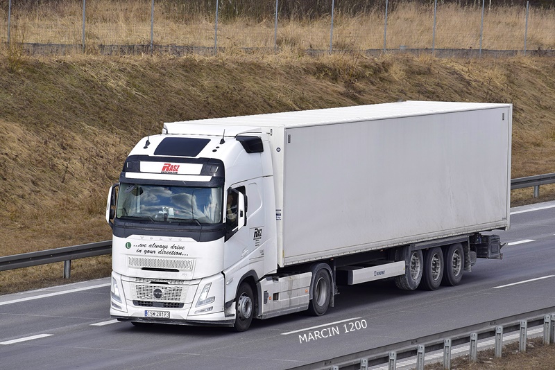 _DSC1581 RASZ-crop-VOLVO FH AERO.JPG