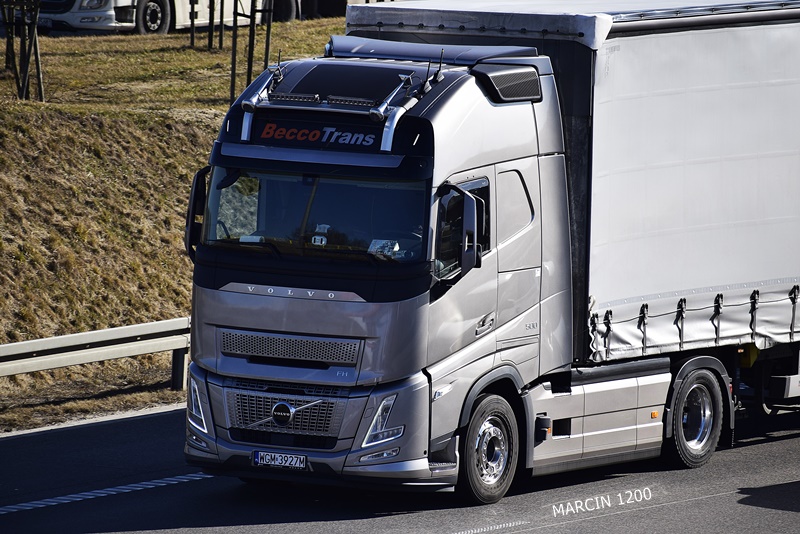 _DSC2017 BECCO TRANS-crop-VOLVO FH AERO.JPG
