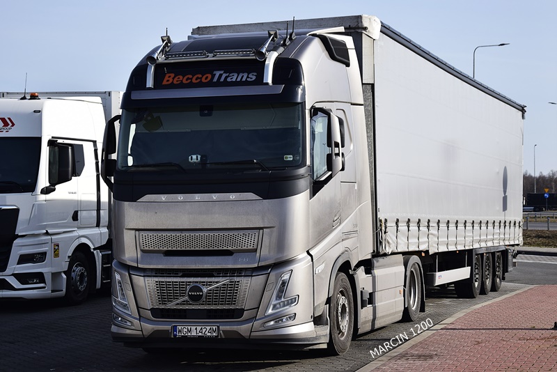 _DSC1877 BECCOTRANS-crop-VOLVO FH AERO.JPG
