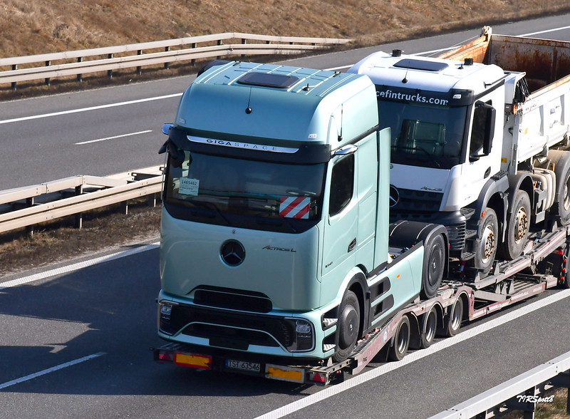 NewActros.jpg