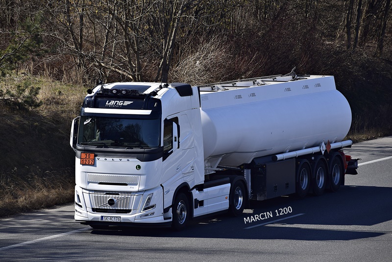 _DSC1941 LANG-crop-VOLVO FH AERO.JPG