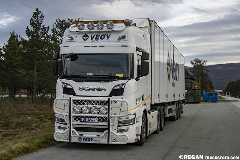 Scania R V8 - Veoy More.jpg