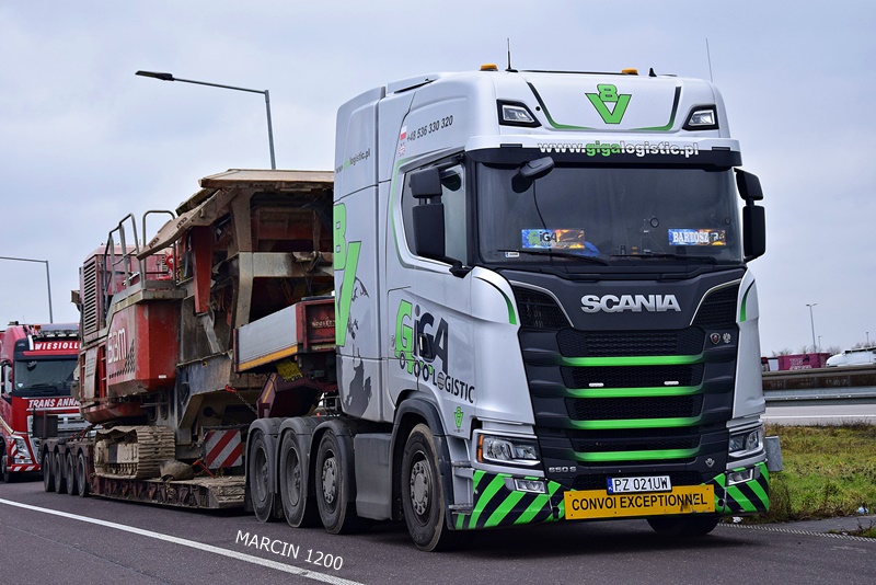 _DSC1300 GIGA LOGISTIC-crop-SCANIA S650 V8.JPG