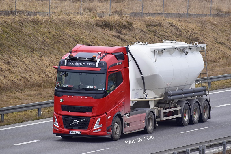 _DSC3000 SILO TRUCKS-crop-VOLVO FH AERO.JPG