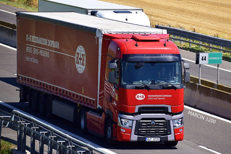 _DSC6087-crop-K+K-RENAULT RANGE-T.JPG