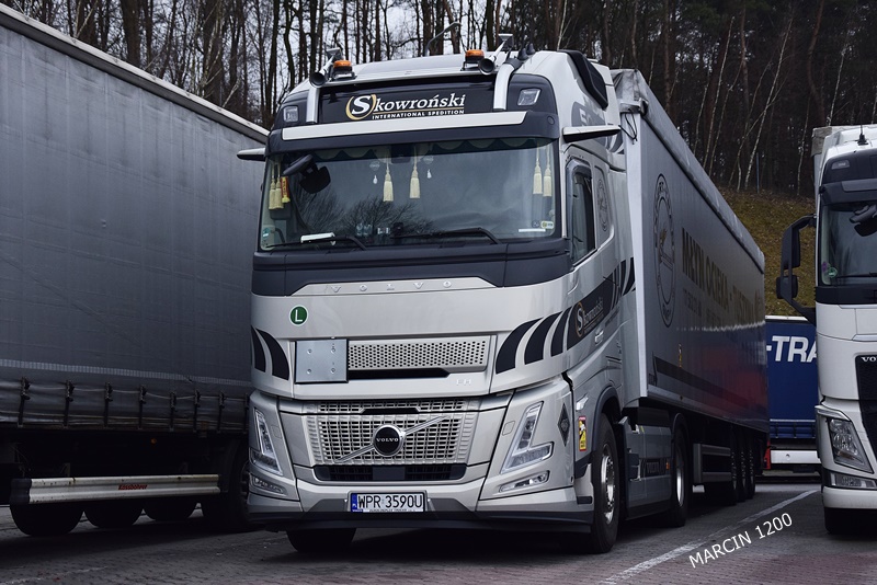 _DSC3011 SKOWROŃSKI-MŁYN OCIEKA-crop-VOLVO FH AERO.JPG