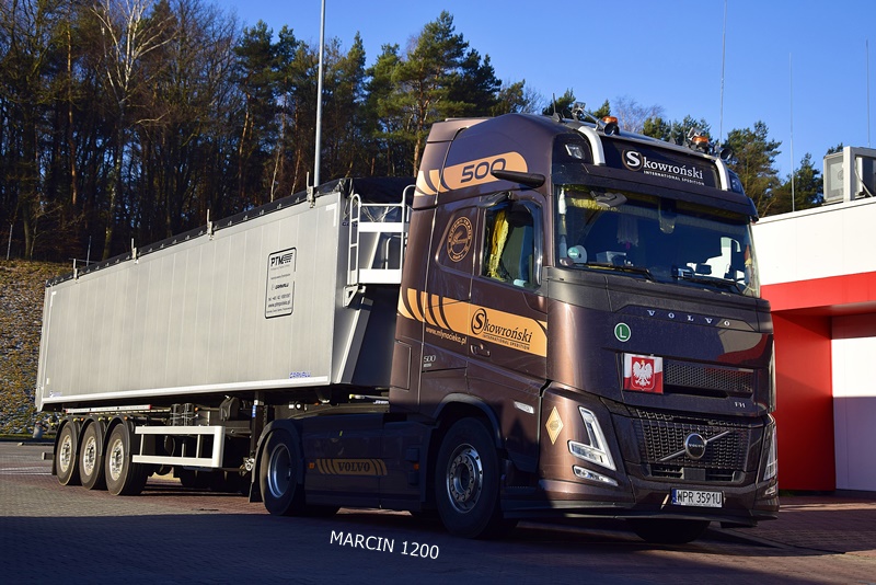 _DSC3161 SKOWROŃSKI-MŁYN OCIEKA-crop-VOLVO FH AERO.JPG