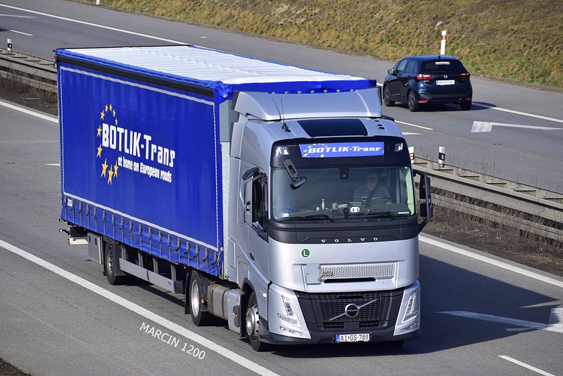 _DSC2277 BOTLIK-TRANS-crop-VOLVO FH AERO.JPG