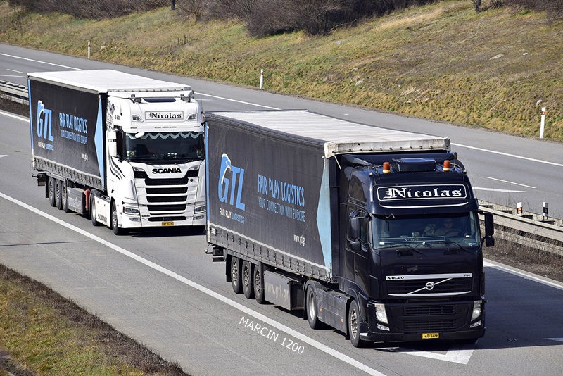 _DSC2558 NICOLAS GR-crop-SCANIA S-VOLVO FH III.JPG