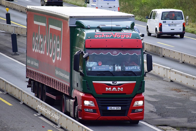 _DSC8237 OSKAR VOGEL-crop-MAN TGX.JPG