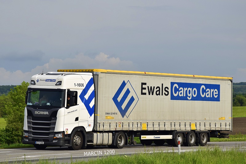 _DSC3034 EWALS CARGO CARE-crop-SCANIA S.JPG