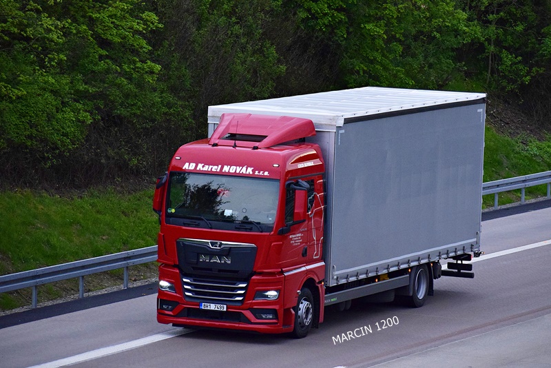 _DSC2347 AD KAREL NOVAK-crop-MAN TGX II.JPG