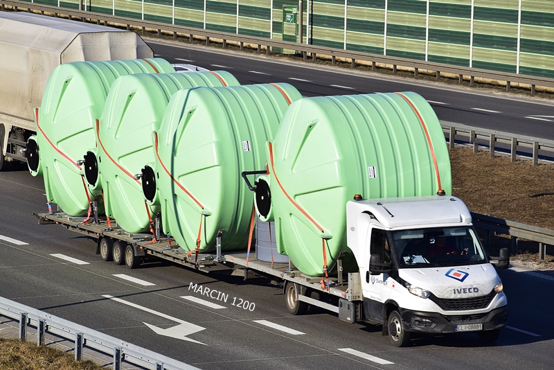 _DSC1670 BUS Iveco Daily-crop-BUS.JPG