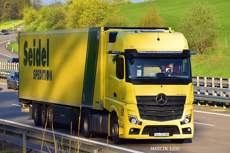 _DSC2617 SEIDEL-crop-ACTROS MPV.JPG