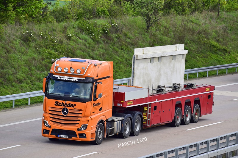 _DSC1735 SCHEDER-crop-Mercedes-Benz ActrosL MP5.JPG