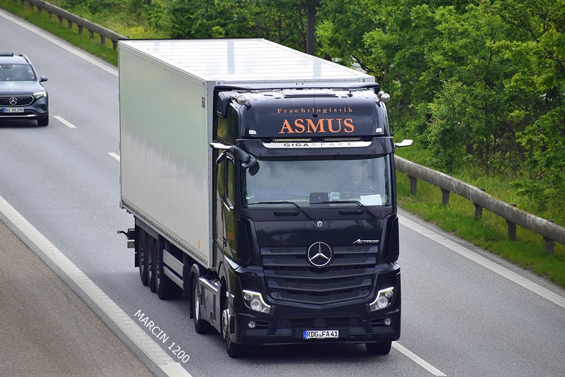 _DSC4695 ASMUS-crop-ACTROS MPV.JPG