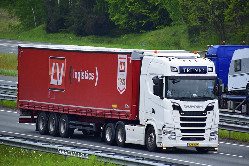 _DSC4052 TRUNIC-crop-SCANIA S580 V8.JPG