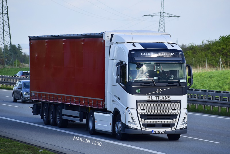 _DSC2206 BL-TRANS-crop-VOLVO FHV.JPG
