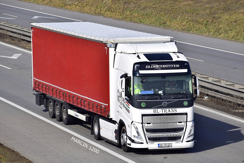 _DSC2256 BL-TRANS-crop-VOLVO FH V.JPG