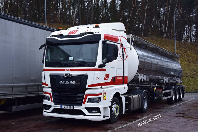 _DSC3219-crop-IAT-MAN TGX II.JPG