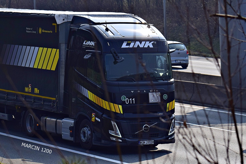 _DSC3394-crop-LINK-VOLVO FH AERO.JPG