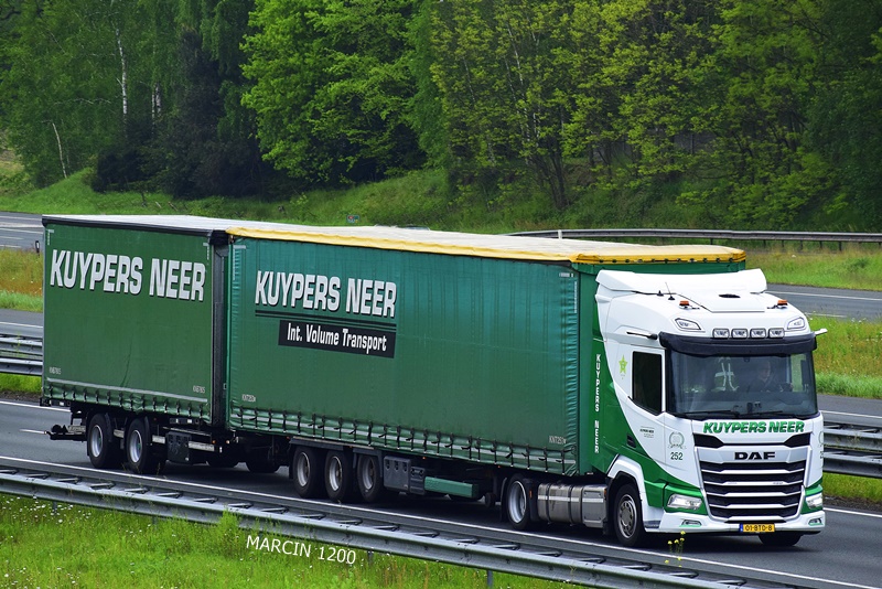 _DSC4216 KUYPERS NEER-crop-DAF XF -25,25m.JPG