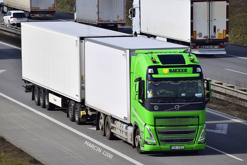 _DSC2614 BAKKER-crop-VOLVO FHV-25,25m.JPG
