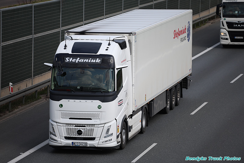 VOLVO FH AERO STEFANIUK.jpg