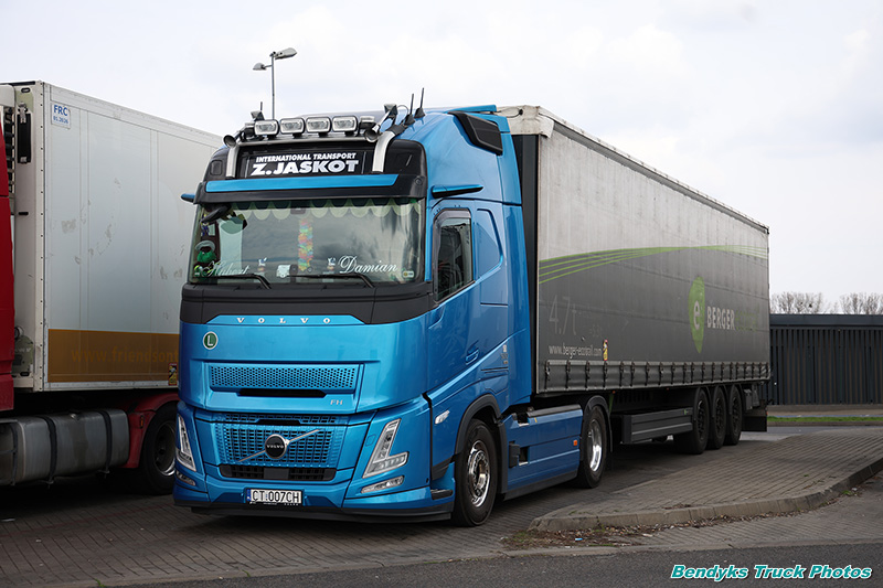 Volvo FH Aero Jaskot.jpg