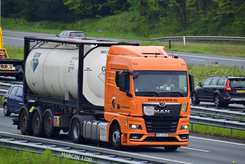 _DSC3937 SPARTANK-crop-MAN TGX II.JPG