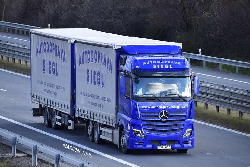 _DSC0474 AUTODOPRAVA SIEGL-crop-ACTROS L.JPG