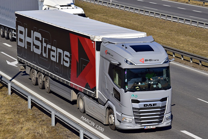 _DSC1991 BHS TRANS-crop-DAF XG.JPG