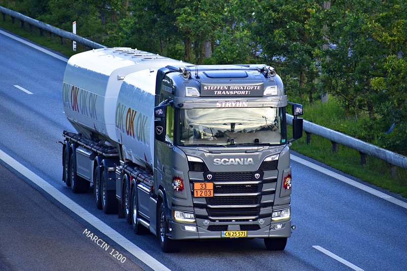 _DSC4274 STEFFEN BRIXTOFTE-crop-SCANIA S V8.JPG
