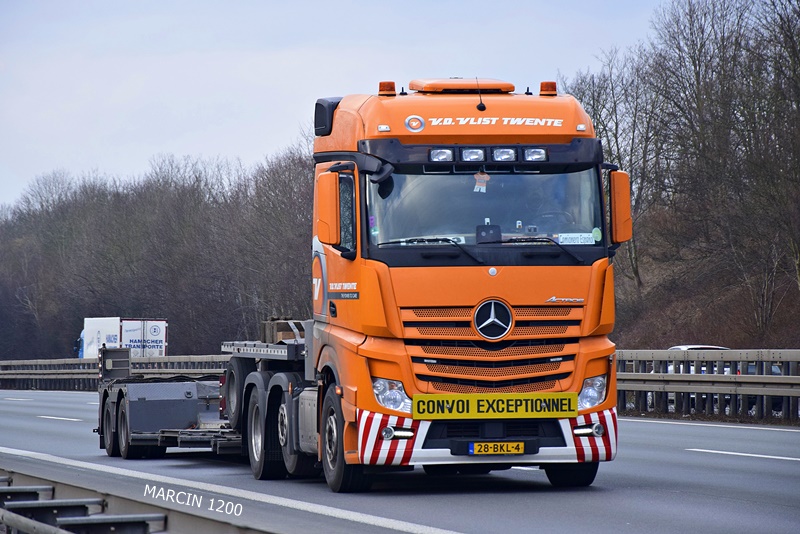 _DSC1240 V.D.VLIST TWENTE-crop-ActrosL MPIV.JPG