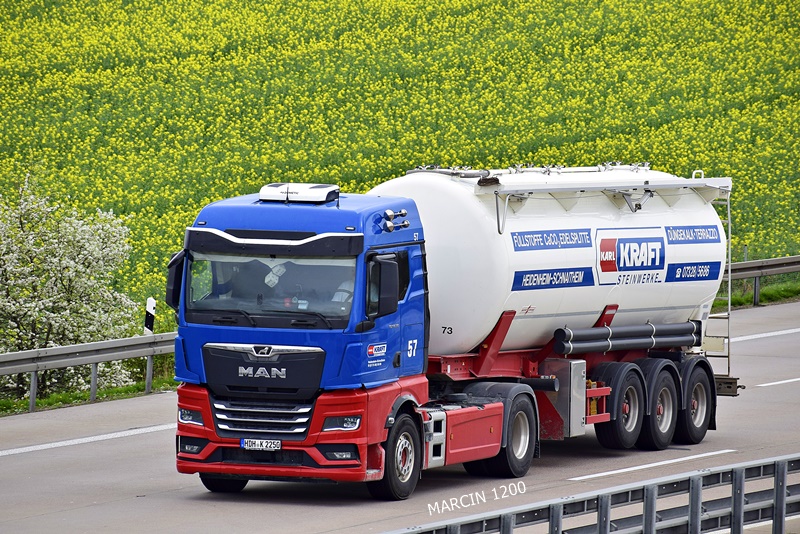 _DSC1630 KRAFT-crop-MAN TGX II.JPG