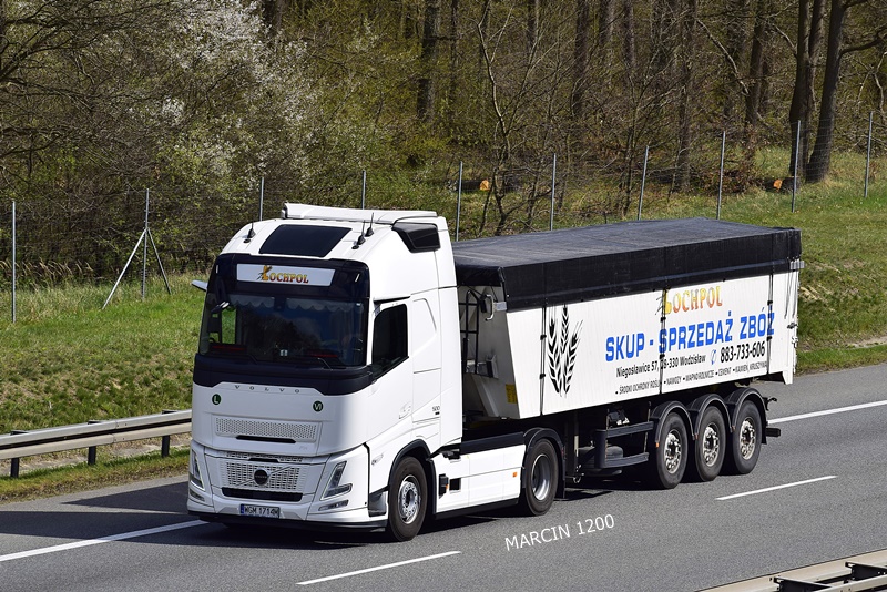 _DSC3535 ŁOCHPOL-crop-VOLVO FH AERO.JPG