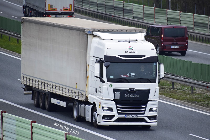 _DSC3661 DP WORLD-crop-MAN TGXII.JPG