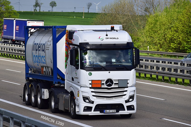 _DSC2498 DP WORLD-crop-ACTROS MPV.JPG