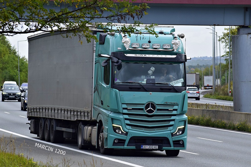 _DSC00011 (2305)-crop-BAAMBI CARGO-Mercedes-Benz Actros L.JPG